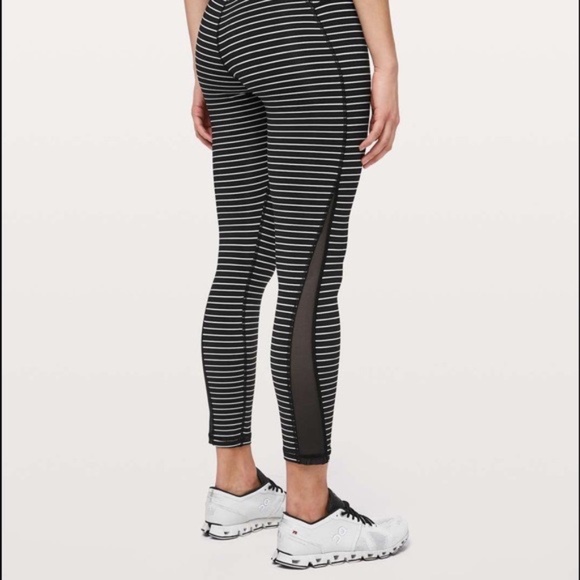 LULULEMON Women's Stripped Black Leggings  Size 4 - Picture 1 of 7
